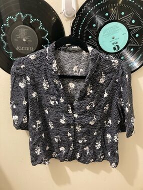 Suzy Shier Navy and White Floral Button-Front Blouse
